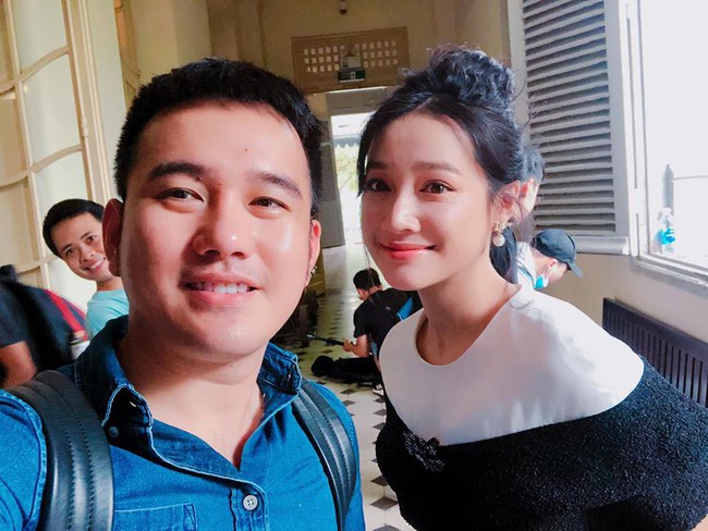 Cố t&igrave;nh diện v&aacute;y đen k&iacute;n đ&aacute;o nhưng Nh&atilde; Phương vẫn kh&ocirc;ng che được v&ograve;ng 2 l&ugrave;m l&ugrave;m  - Ảnh 2.