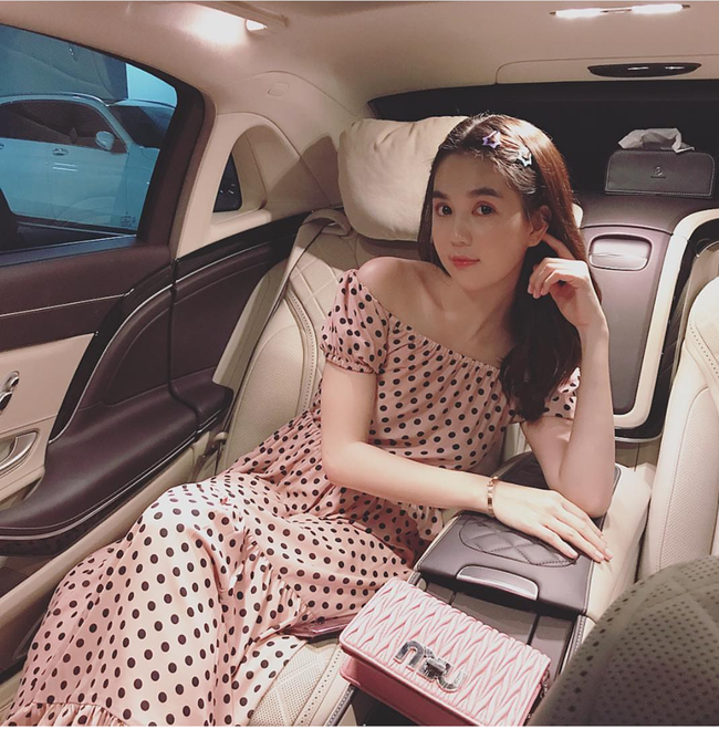 Soi nhất cử nhất động của sao Việt (23/10) - Ảnh 5.