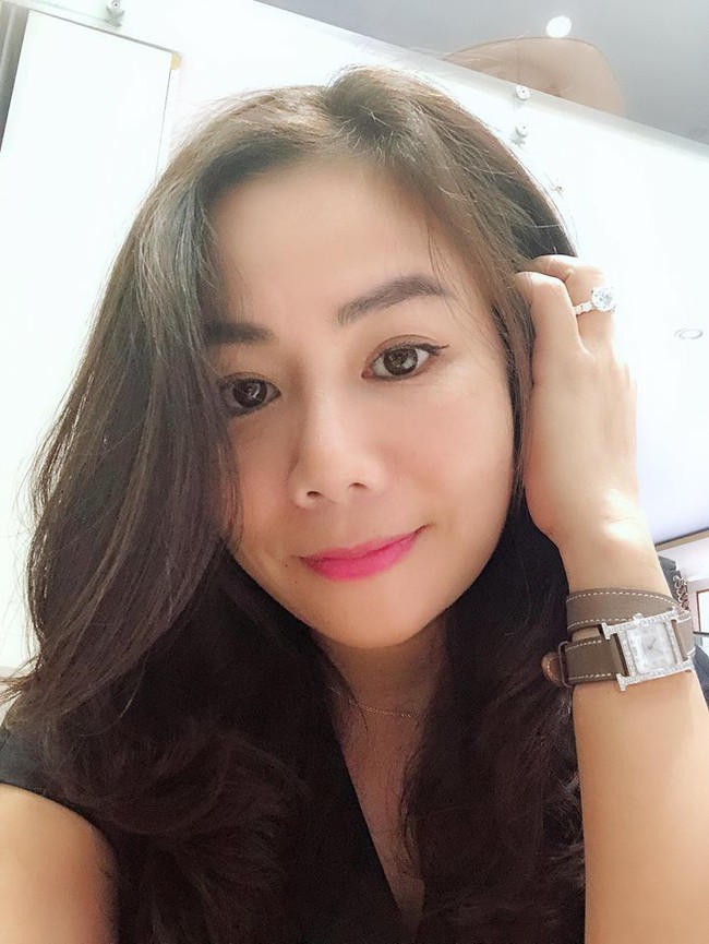 Sau khi khoe ảnh theo tr&agrave;o lưu ng&atilde; sấp mặt, vợ đại gia kim cương bất ngờ chia sẻ status đầy ẩn &yacute; - Ảnh 1.