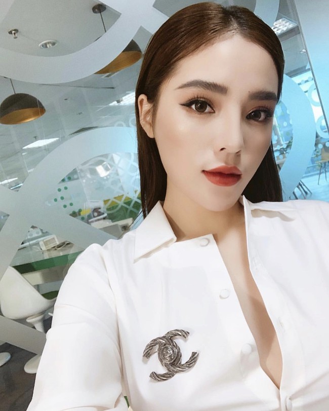 Soi nhất cử nhất động của sao Việt (24/10) - Ảnh 1.