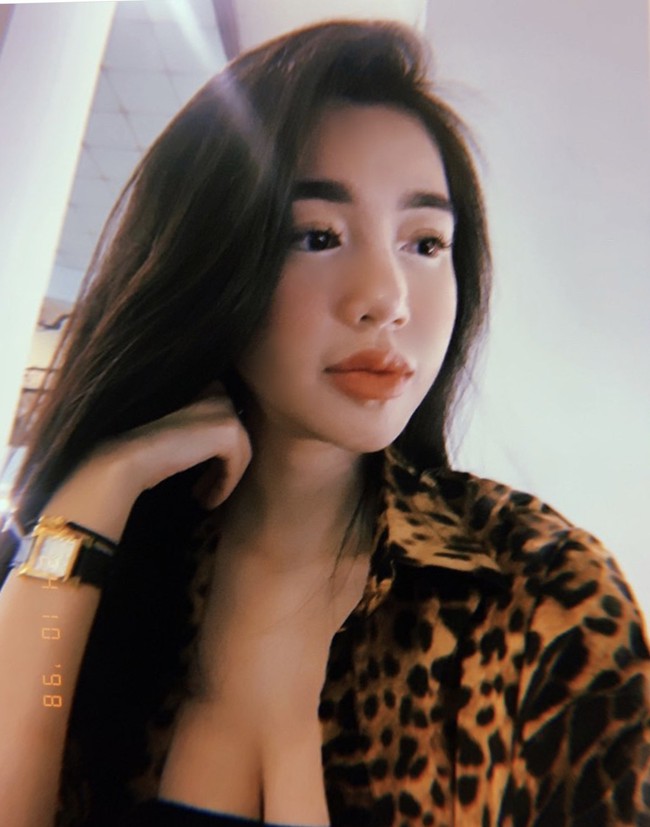 Soi nhất cử nhất động của sao Việt (24/10) - Ảnh 6.