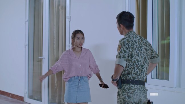 Đại &uacute;y Duy Ki&ecirc;n - Song Lu&acirc;n lại g&acirc;y ấn tượng với m&agrave;n nhảy lầu trong Hậu duệ mặt trời bản Việt - Ảnh 11.