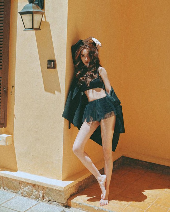 Ph&iacute;a sau m&agrave;n tẩy chay v&igrave; tư thế phản cảm của B&iacute;ch Phương: Phụ nữ 30 c&ograve;n chờ g&igrave; nữa m&agrave; kh&ocirc;ng thử sexy? - Ảnh 7.