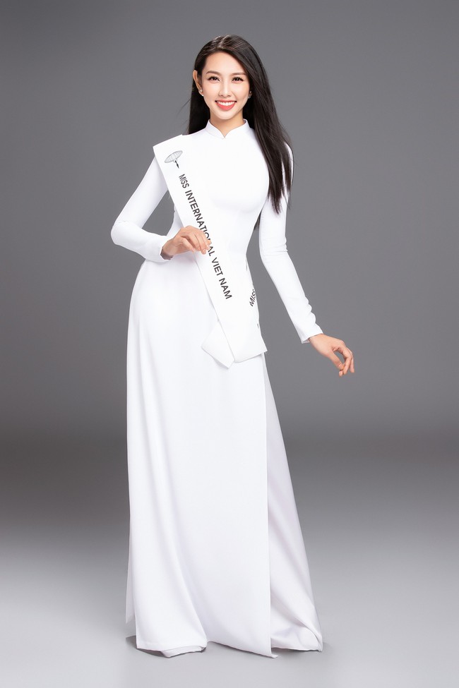 Hoa hậu Nh&acirc;n &aacute;i Nguyễn Th&uacute;c Th&ugrave;y Ti&ecirc;n bất ngờ được cử đi thi Miss International 2018 sau khi &Aacute; hậu Th&uacute;y An nhập viện - Ảnh 2.