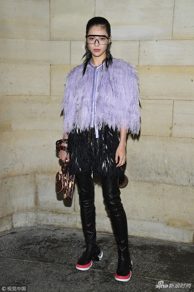 Show Louis Vuitton thiếu vắng Phạm Băng Băng, Thư Kỳ th&agrave;nh mỹ nh&acirc;n Cbiz khiến d&acirc;n t&igrave;nh trầm trồ v&igrave; style lạ - Ảnh 6.