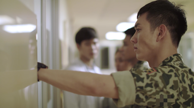 Hậu duệ mặt trời&rdquo; bản Việt: Khả Ng&acirc;n, Cao Th&aacute;i H&agrave; g&acirc;y x&uacute;c động với m&agrave;n c&aacute;ch ly nhưng vẫn bị ch&ecirc; chưa l&agrave;m tới  - Ảnh 9.