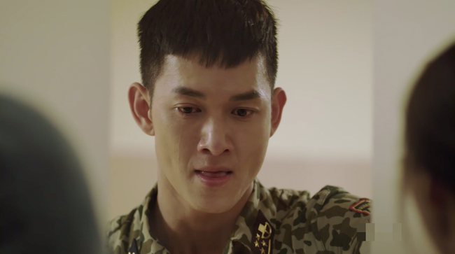 Hậu duệ mặt trời&rdquo; bản Việt: Khả Ng&acirc;n, Cao Th&aacute;i H&agrave; g&acirc;y x&uacute;c động với m&agrave;n c&aacute;ch ly nhưng vẫn bị ch&ecirc; chưa l&agrave;m tới  - Ảnh 11.