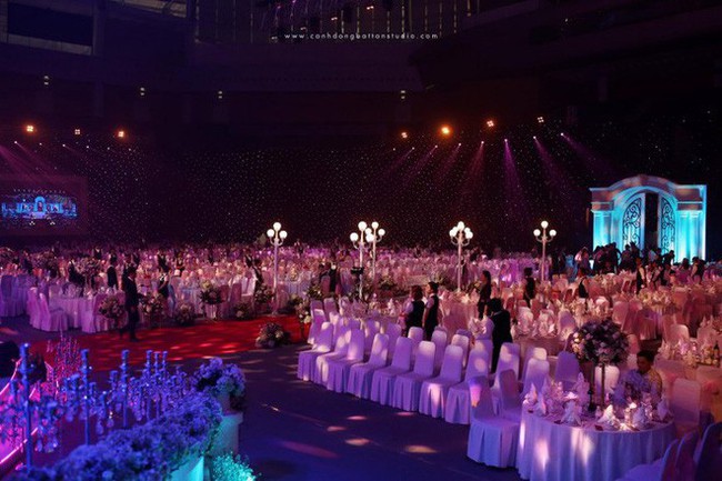 Tiết lộ chi ph&iacute; tổ chức đ&aacute;m cưới thế kỉ ở Đ&agrave; Nẵng - Ảnh 2.