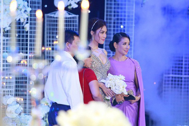 Điểm chung bất ngờ trong đ&aacute;m cưới Lan Khu&ecirc; - T&uacute; Anh - Thu Ng&acirc;n: Mẹ c&ocirc; d&acirc;u xinh đẹp, thu h&uacute;t kh&ocirc;ng k&eacute;m con g&aacute;i - Ảnh 1.