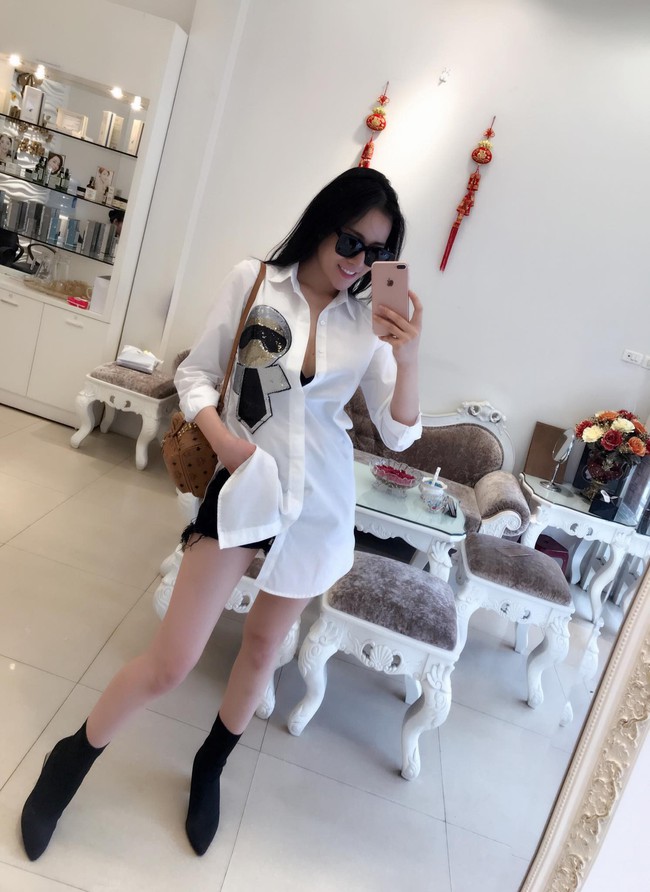 Đ&atilde; kh&ocirc;ng c&ograve;n l&agrave; g&aacute;i qu&ecirc; ngh&egrave;o khổ, Quỳnh B&uacute;p B&ecirc; ngo&agrave;i đời c&oacute; hẳn đồng hồ 400 triệu v&agrave; tủ t&uacute;i hiệu cao cấp - Ảnh 9.