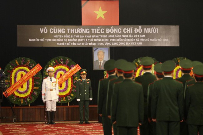 X&uacute;c động lễ viếng nguy&ecirc;n Tổng B&iacute; thư Đỗ Mười tại TP. HCM - Ảnh 3.