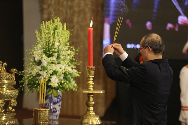 X&uacute;c động lễ viếng nguy&ecirc;n Tổng B&iacute; thư Đỗ Mười tại TP. HCM - Ảnh 6.