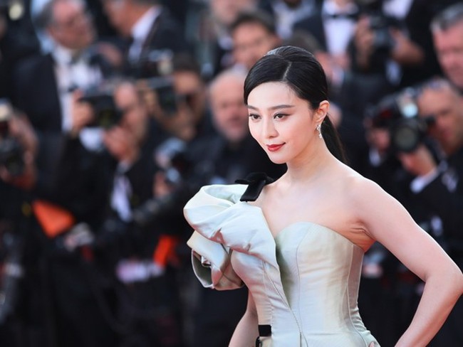 Ho&agrave;n Ch&acirc;u C&aacute;ch C&aacute;ch l&agrave; si&ecirc;u phẩm d&iacute;nh dớp, ai cũng vướng scandal r&uacute;ng động trừ 1 nh&acirc;n vật duy nhất - Ảnh 8.