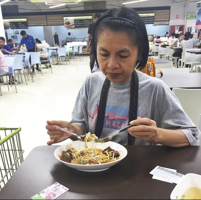 8 quy tắc ăn uống &ocirc;i thật bất ngờ cần ch&uacute; &yacute; khi du lịch nước ngo&agrave;i - Ảnh 5.