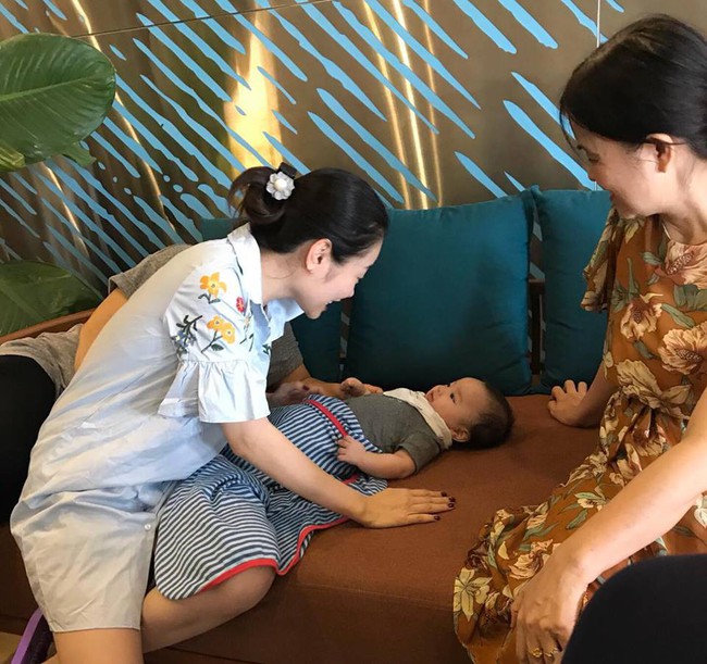 D&ugrave; Hằng T&uacute;i đ&atilde; cố t&igrave;nh chụp kh&ocirc;ng r&otilde; mặt, nhưng team bỉm sữa vẫn tinh &yacute; nhận ra mẹ chồng cũ của c&ocirc; &acirc;n cần chăm b&eacute; Sữa - Ảnh 7.