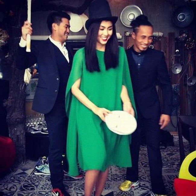 Đ&atilde; l&agrave; mẹ 2 con m&agrave; H&agrave; Tăng vẫn l&ecirc;n đồ Halloween c&ugrave;ng chồng cool hết phần g&aacute;i trẻ, sắc v&oacute;c th&igrave; đ&uacute;ng l&agrave; triệu người m&ecirc; - Ảnh 5.