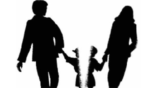 Vụ tranh gi&agrave;nh quyền nu&ocirc;i con g&aacute;i 7 tuổi: Người mẹ được cho l&agrave; ph&oacute;ng hỏa, tự đập đầu khi đến thăm con l&ecirc;n tiếng - Ảnh 4.