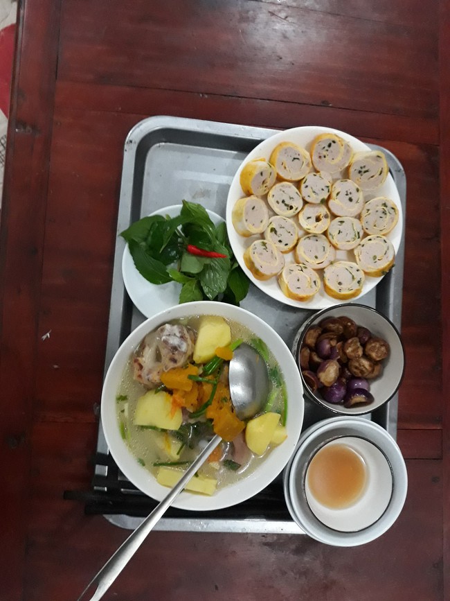 Khoe m&acirc;m cơm với m&oacute;n ăn lạ, vợ trẻ nổi hứng thử t&agrave;i đo&aacute;n gi&aacute; của d&acirc;n mạng, nghe xong lập tức r&uacute;t kinh nghiệm - Ảnh 2.