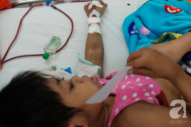 B&aacute;c sĩ cảnh b&aacute;o: Bao b&igrave; thực phẩm chứa h&oacute;a chất n&agrave;y l&agrave; t&aacute;c nh&acirc;n khiến h&agrave;ng ng&agrave;n trẻ bị bệnh thận - Ảnh 1.