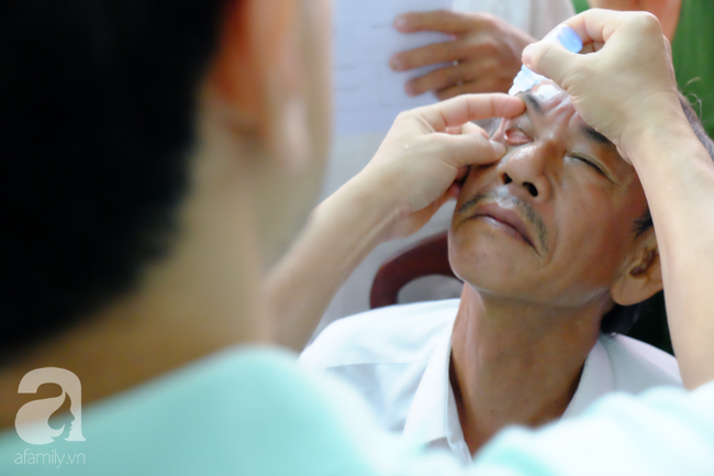 Mắt xuất hiện m&agrave;ng m&aacute;u: Kh&ocirc;ng &iacute;t người Việt mắc căn bệnh n&agrave;y dẫn đến nguy cơ biến dạng tr&ograve;ng đen v&agrave; giảm thị lực - Ảnh 2.