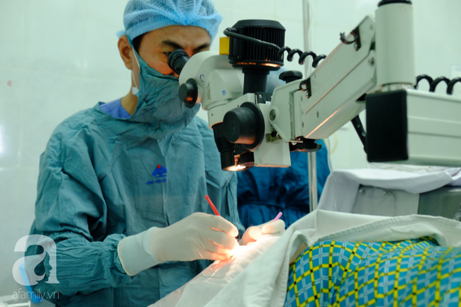 Mắt xuất hiện m&agrave;ng m&aacute;u: Kh&ocirc;ng &iacute;t người Việt mắc căn bệnh n&agrave;y dẫn đến nguy cơ biến dạng tr&ograve;ng đen v&agrave; giảm thị lực - Ảnh 4.