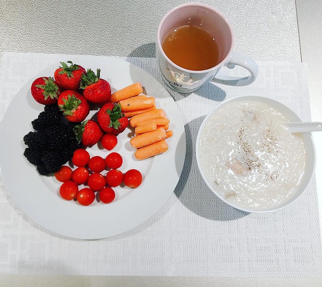 Cũng tham gia tr&agrave;o lưu khoe cơm nh&agrave; như người ta nhưng nh&igrave;n thực đơn của Phạm Hương, fan kh&ocirc;ng khỏi hoảng hốt - Ảnh 5.