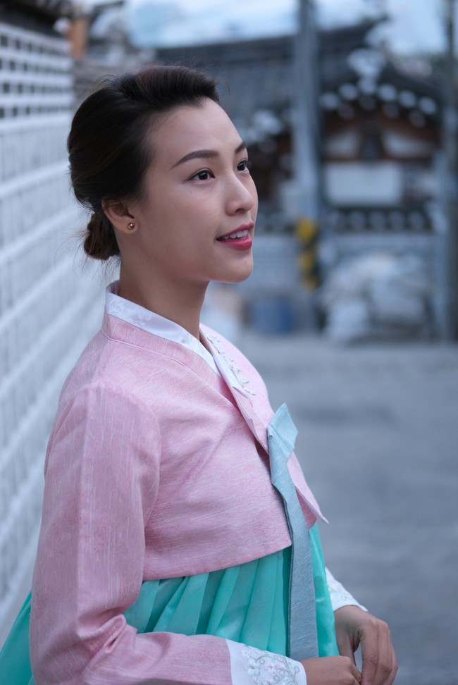 Ho&agrave;ng Oanh khoe ảnh đi H&agrave;n Quốc nhưng người đ&agrave;n &ocirc;ng quen mặt chụp ảnh th&acirc;n thiết c&ugrave;ng c&ocirc; mới l&agrave; điều g&acirc;y ch&uacute; &yacute; - Ảnh 3.