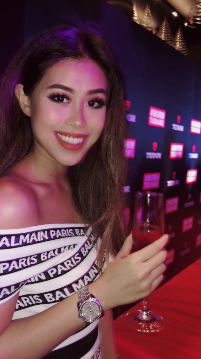 Em chồng H&agrave; Tăng - Thảo Ti&ecirc;n c&ugrave;ng mẹ gặp lại David Beckham tại Singapore - Ảnh 6.