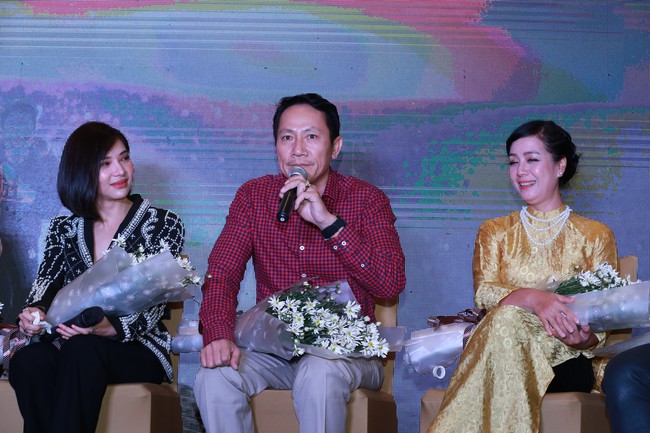 Lưu Đ&ecirc; Li kh&oacute;c sưng mắt khi được hỏi một c&acirc;u trong buổi ra mắt phim mới thế s&oacute;ng Quỳnh b&uacute;p b&ecirc; - Ảnh 6.