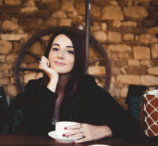 Chỉ v&igrave; d&ugrave;ng loại thuốc n&agrave;y chữa vi&ecirc;m amidan, người phụ nữ đ&atilde; bị bỏng to&agrave;n th&acirc;n  - Ảnh 1.