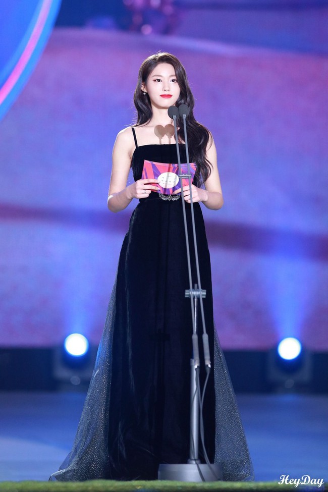 M&agrave;n lột x&aacute;c thần th&aacute;i ngoạn mục của b&aacute;u vật quốc d&acirc;n Seolhyun sau 3 năm: Mỹ nh&acirc;n ng&acirc;y thơ th&agrave;nh b&agrave; ho&agrave;ng thảm đỏ - Ảnh 12.