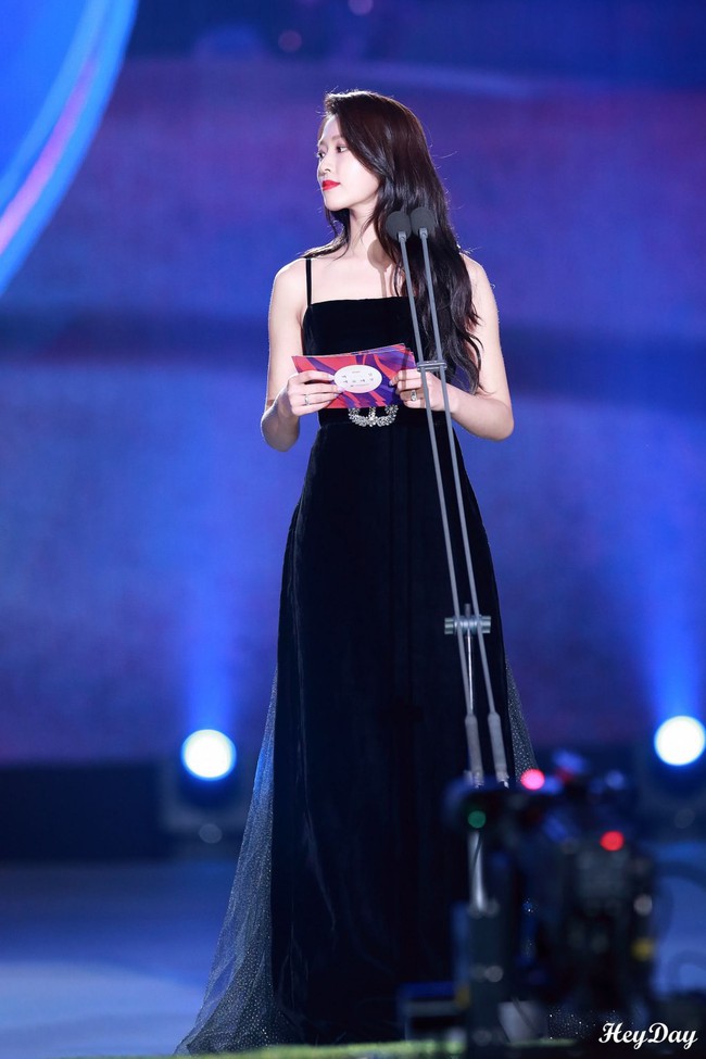 M&agrave;n lột x&aacute;c thần th&aacute;i ngoạn mục của b&aacute;u vật quốc d&acirc;n Seolhyun sau 3 năm: Mỹ nh&acirc;n ng&acirc;y thơ th&agrave;nh b&agrave; ho&agrave;ng thảm đỏ - Ảnh 13.