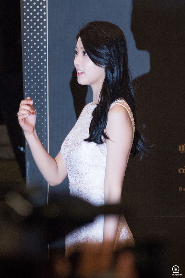 M&agrave;n lột x&aacute;c thần th&aacute;i ngoạn mục của b&aacute;u vật quốc d&acirc;n Seolhyun sau 3 năm: Mỹ nh&acirc;n ng&acirc;y thơ th&agrave;nh b&agrave; ho&agrave;ng thảm đỏ - Ảnh 4.