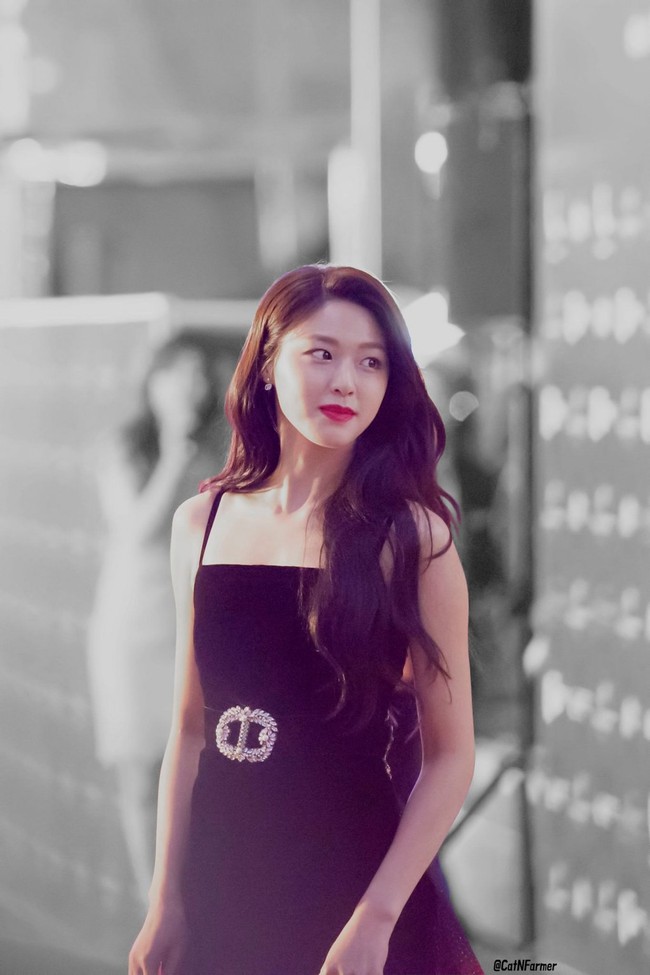 M&agrave;n lột x&aacute;c thần th&aacute;i ngoạn mục của b&aacute;u vật quốc d&acirc;n Seolhyun sau 3 năm: Mỹ nh&acirc;n ng&acirc;y thơ th&agrave;nh b&agrave; ho&agrave;ng thảm đỏ - Ảnh 7.