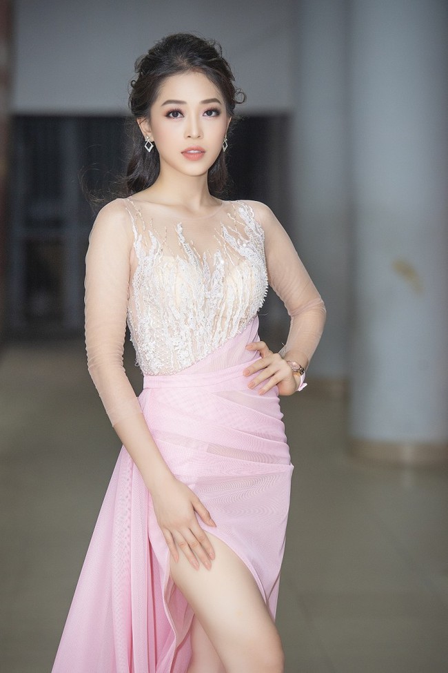 Mới đăng quang được 2 tháng, Á hậu Phương Nga đã lặp lại ngay sai lầm của Đỗ Mỹ Linh từ 1 năm trước - Ảnh 1. Mới đăng quang được 2 tháng, Á hậu Phương Nga đã lặp lại ngay sai lầm của Đỗ Mỹ Linh từ 1 năm trước - Ảnh 1.