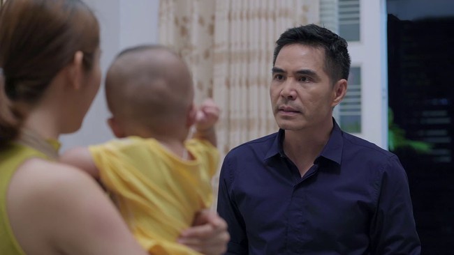 Gạo nếp gạo tẻ: H&acirc;n b&agrave;y tr&ograve; ngủ với Kiệt, trơ trẽn bế con về nh&agrave; bố chồng để ph&aacute; đ&aacute;m Ph&uacute;c - Ảnh 7.