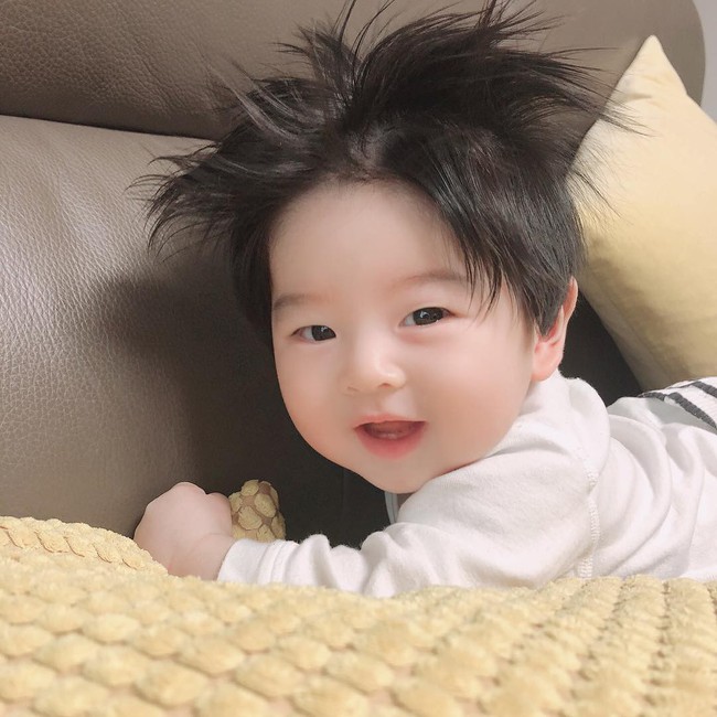 Cậu b&eacute; H&agrave;n Quốc với quả đầu ch&ocirc;m ch&ocirc;m đ&aacute;ng y&ecirc;u đến mức ai cũng muốn đem về nu&ocirc;i - Ảnh 6.