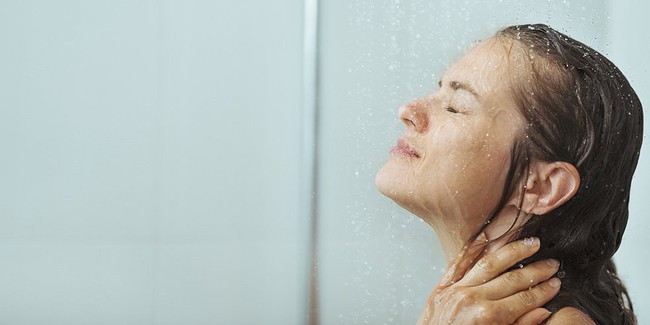 Những điều tuyệt đối kh&ocirc;ng n&ecirc;n l&agrave;m khi nhiệt độ ngo&agrave;i trời giảm lạnh đột ngột - Ảnh 2.