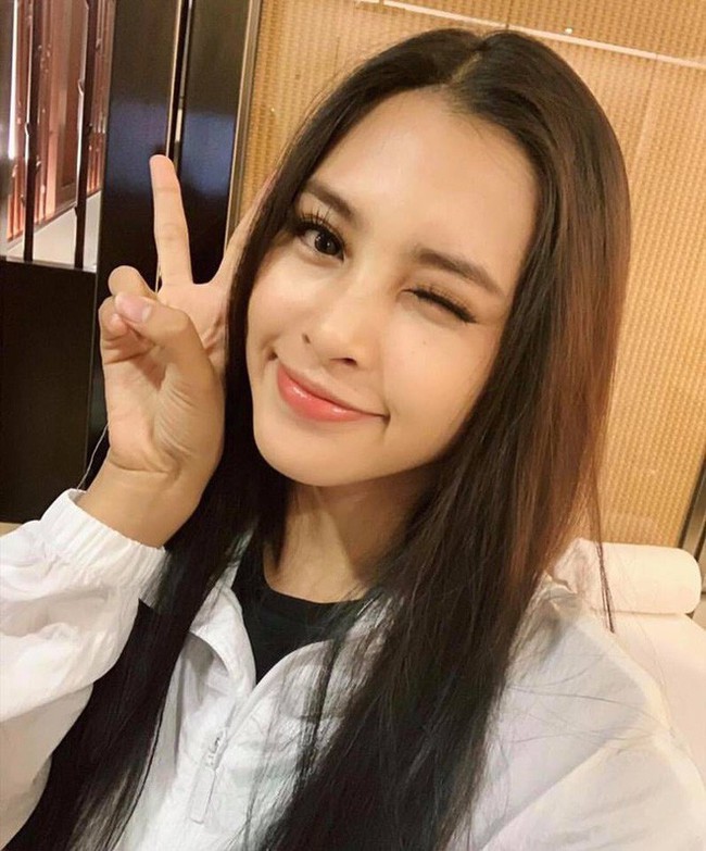 Ảnh selfie sau một ng&agrave;y tập luyện chứng minh đẳng cấp mỹ nh&acirc;n của Tiểu Vy tại Miss World 2018 - Ảnh 2.