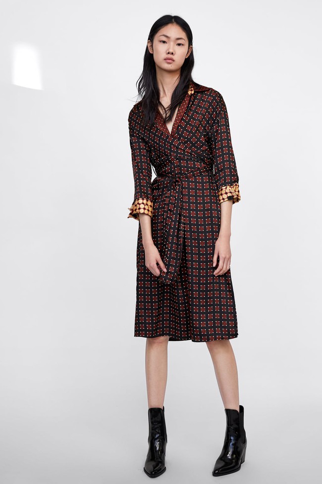 10 mẫu v&aacute;y liền đến từ Zara sẽ cho c&aacute;c n&agrave;ng vẻ ngo&agrave;i ho&agrave;n hảo để x&uacute;ng x&iacute;nh đi dự tiệc cưới  - Ảnh 6.