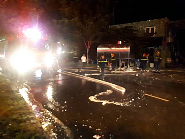 N&oacute;ng: Đang ch&aacute;y cực lớn tại Khu C&ocirc;ng nghiệp H&ograve;a Cầm ở Đ&agrave; Nẵng - Ảnh 10.