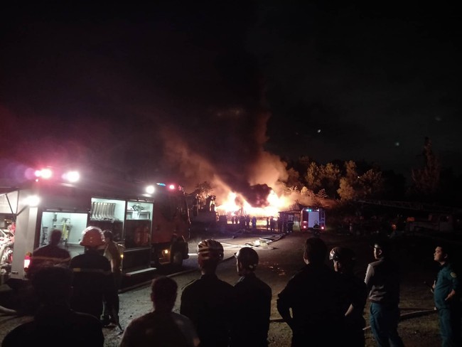 N&oacute;ng: Đang ch&aacute;y cực lớn tại Khu C&ocirc;ng nghiệp H&ograve;a Cầm ở Đ&agrave; Nẵng - Ảnh 4.