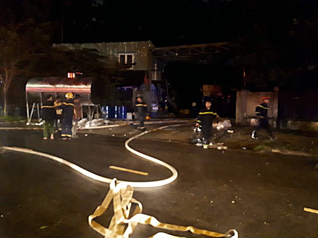 N&oacute;ng: Đang ch&aacute;y cực lớn tại Khu C&ocirc;ng nghiệp H&ograve;a Cầm ở Đ&agrave; Nẵng - Ảnh 9.