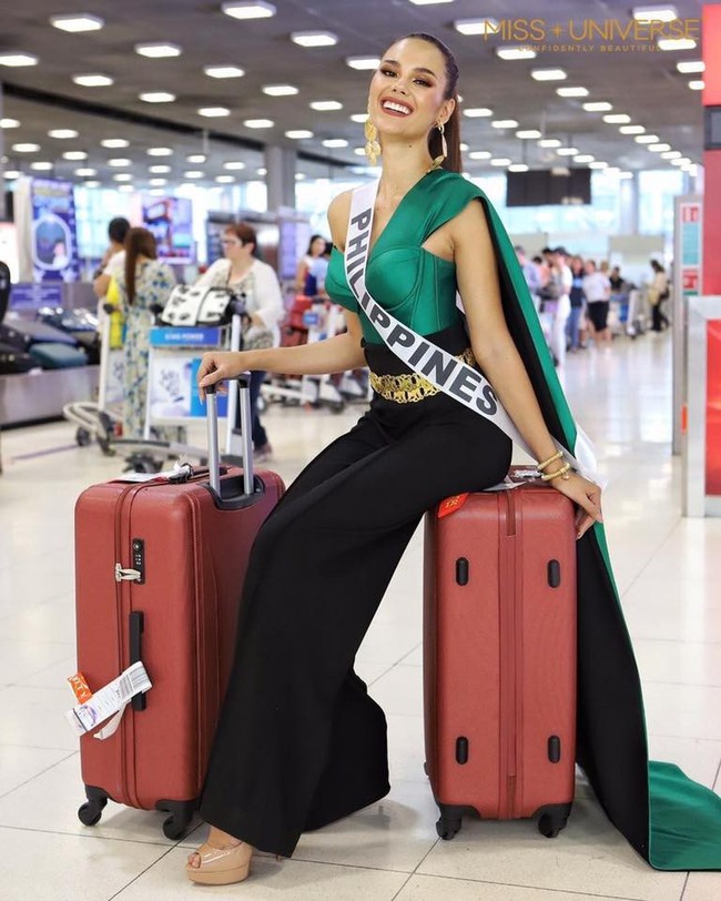 Chỉ 13 giây thần thái ngút ngàn tại sân bay Thái, đại diện Philippines đã thay lời khẳng định là ứng viên đáng gờm tại Miss Universe 2018 - Ảnh 2.