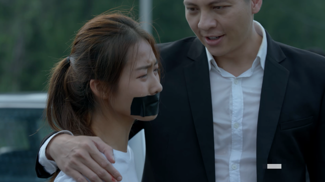 Fan x&oacute;t xa khi thấy Khả Ng&acirc;n bị đ&aacute;nh bầm dập trong Hậu duệ mặt trời bản Việt - Ảnh 3.