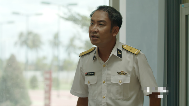 Fan x&oacute;t xa khi thấy Khả Ng&acirc;n bị đ&aacute;nh bầm dập trong Hậu duệ mặt trời bản Việt - Ảnh 6.