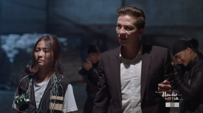 Fan x&oacute;t xa khi thấy Khả Ng&acirc;n bị đ&aacute;nh bầm dập trong Hậu duệ mặt trời bản Việt - Ảnh 8.