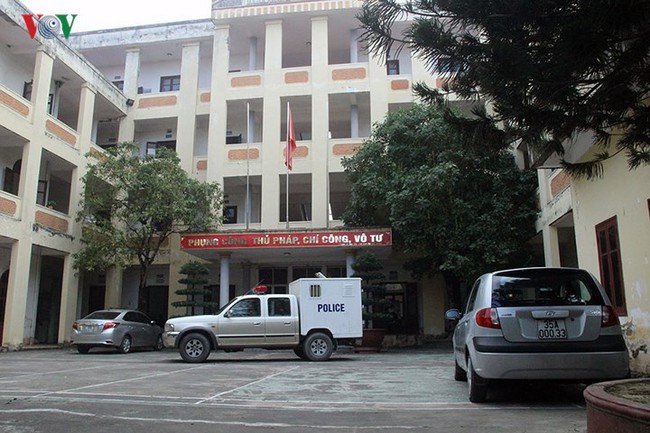 Vụ kẻ nhiễm HIV x&acirc;m hại b&eacute; g&aacute;i: Bị c&aacute;o than ốm yếu kh&ocirc;ng đến t&ograve;a - Ảnh 1.