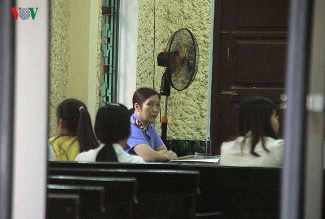 Vụ kẻ nhiễm HIV x&acirc;m hại b&eacute; g&aacute;i: Bị c&aacute;o than ốm yếu kh&ocirc;ng đến t&ograve;a - Ảnh 2.