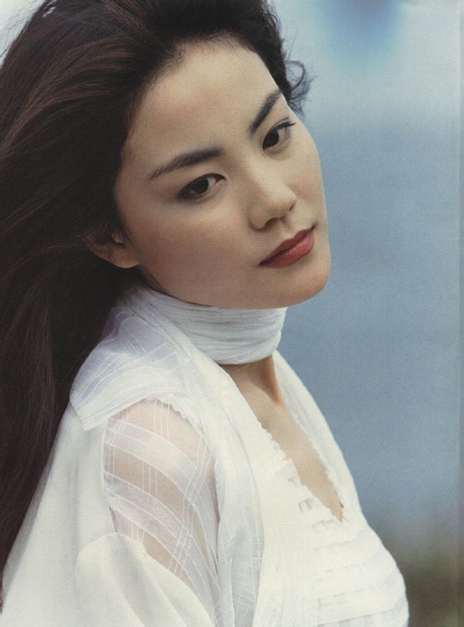 Nh&igrave;n ảnh cũ của Vương Phi đủ hiểu tại sao L&yacute; &Aacute; Bằng, Tạ Đ&igrave;nh Phong đều m&ecirc; mẩn d&ugrave; hơn tuổi  - Ảnh 4.